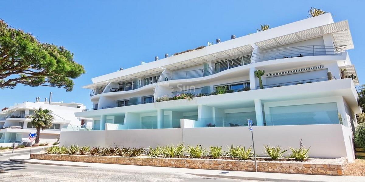 APARTMENT W/ POOL AND WALKING DISTANCE TO THE BEACH