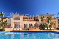 AMAZING FRONT LINE GOLF VILLA IN AMENDOEIRA RESORT FOR SALE