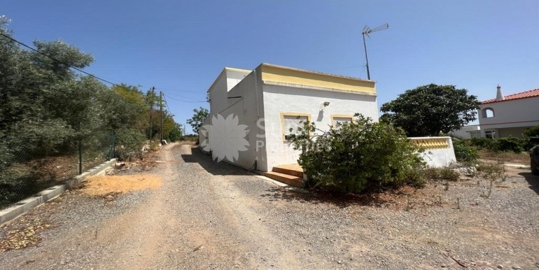 b81a011b-f230-454d-8cf4-7b3b494adf65