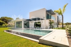 MODERN VILLA IN THE HEART OF VILAMOURA FOR SALE
