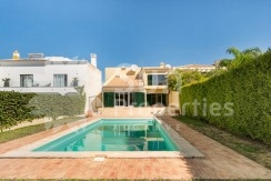 CHARMING VILLA IN VILAMOURA FOR SALE
