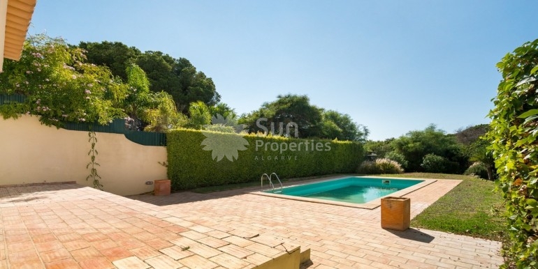 835d9219-d1ba-4952-bce0-23af9f1af44b