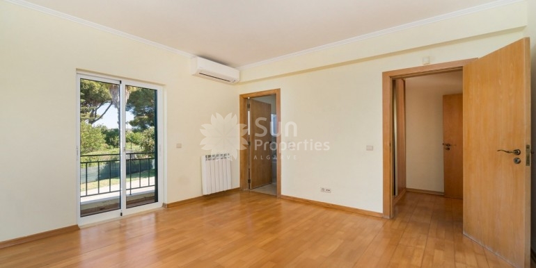 8b759a61-8cd7-434d-9bd7-6d762818fc67