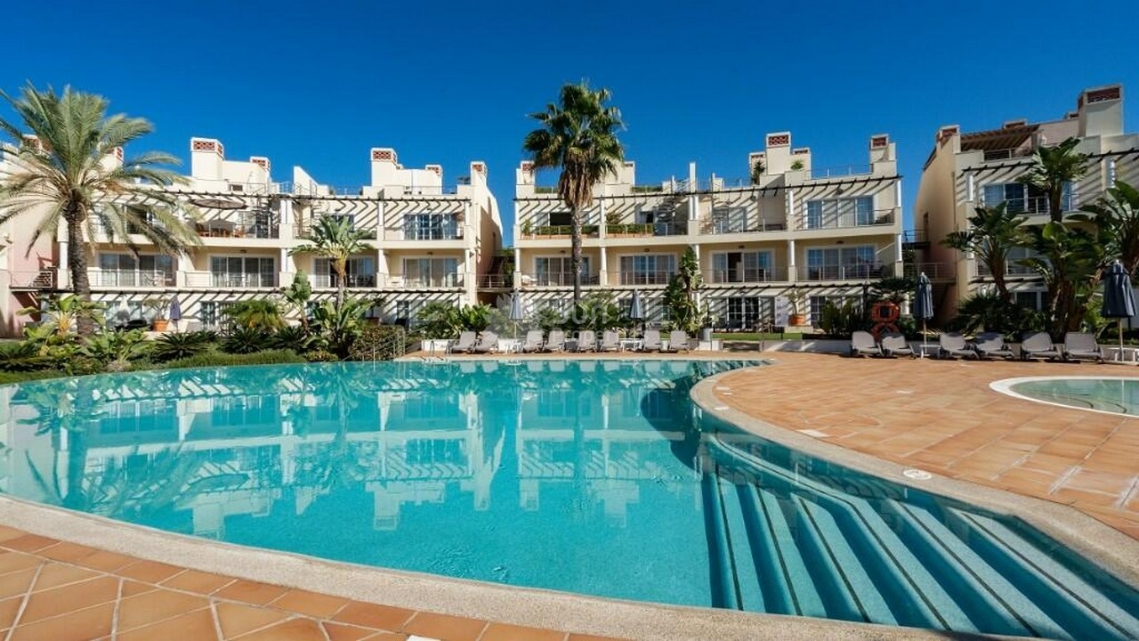 FANTASTIC TOWNHOUSE IN VILA SOL, VILAMOURA, FOR SALE