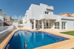 LOVELY VILLA IN THE HEART OF VILAMOURA FOR SALE
