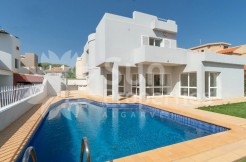 LOVELY VILLA IN THE HEART OF VILAMOURA FOR SALE
