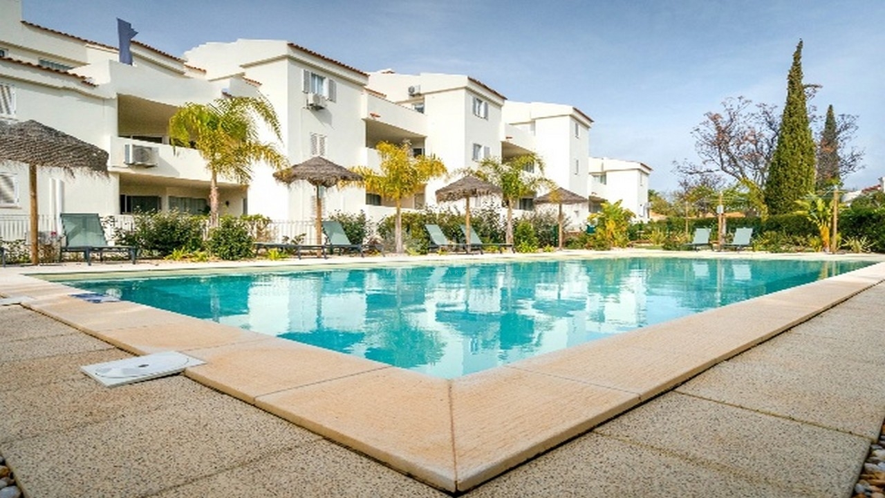 BEAUTIFUL APARTMENT IN VALE DO LOBO FOR SALE